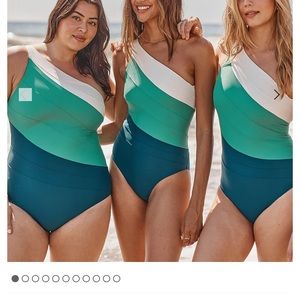 VGUC summmersalt sidestroke one piece. Great condition worn once.